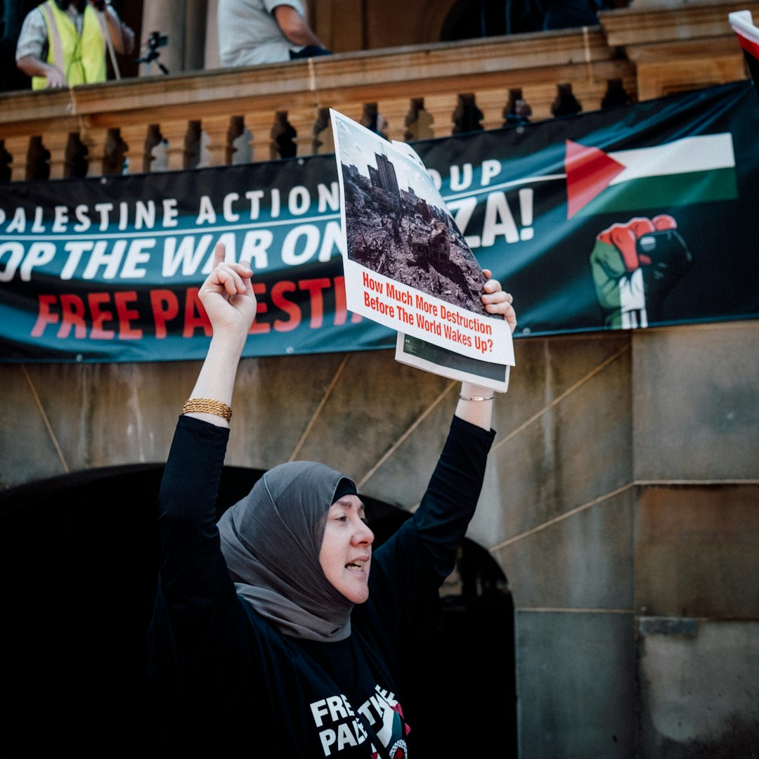 الفلسطينيون يبنون أرشيفاً رقمياً "لا يمكن نهبه" لحماية تاريخهم من المحو